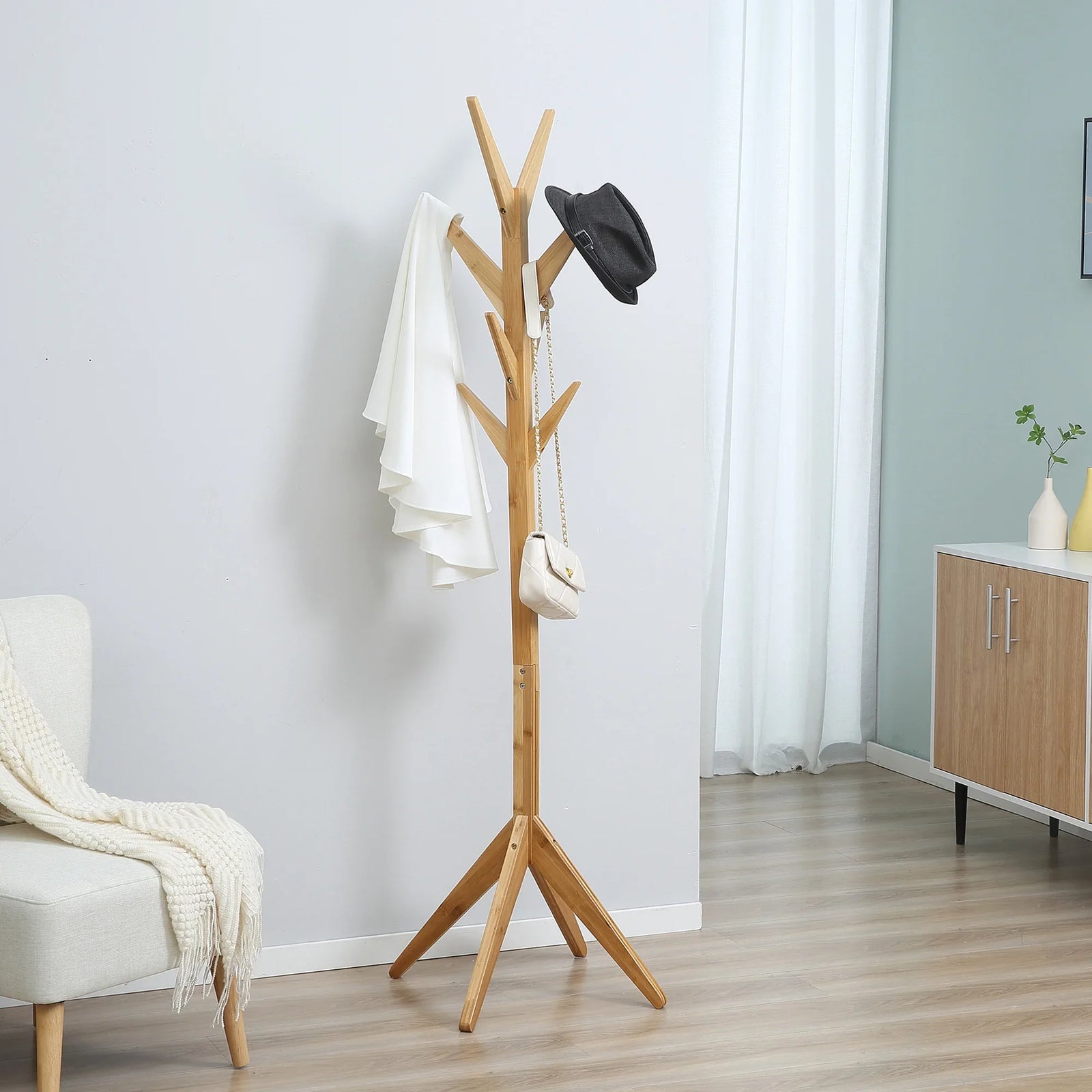 Porte-manteaux en bambou avec 8 crochets, parfait pour suspendre manteaux, écharpes et chapeaux dans un intérieur moderne
